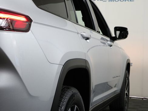 New 2025 Jeep Grand Cherokee L Limited image 5