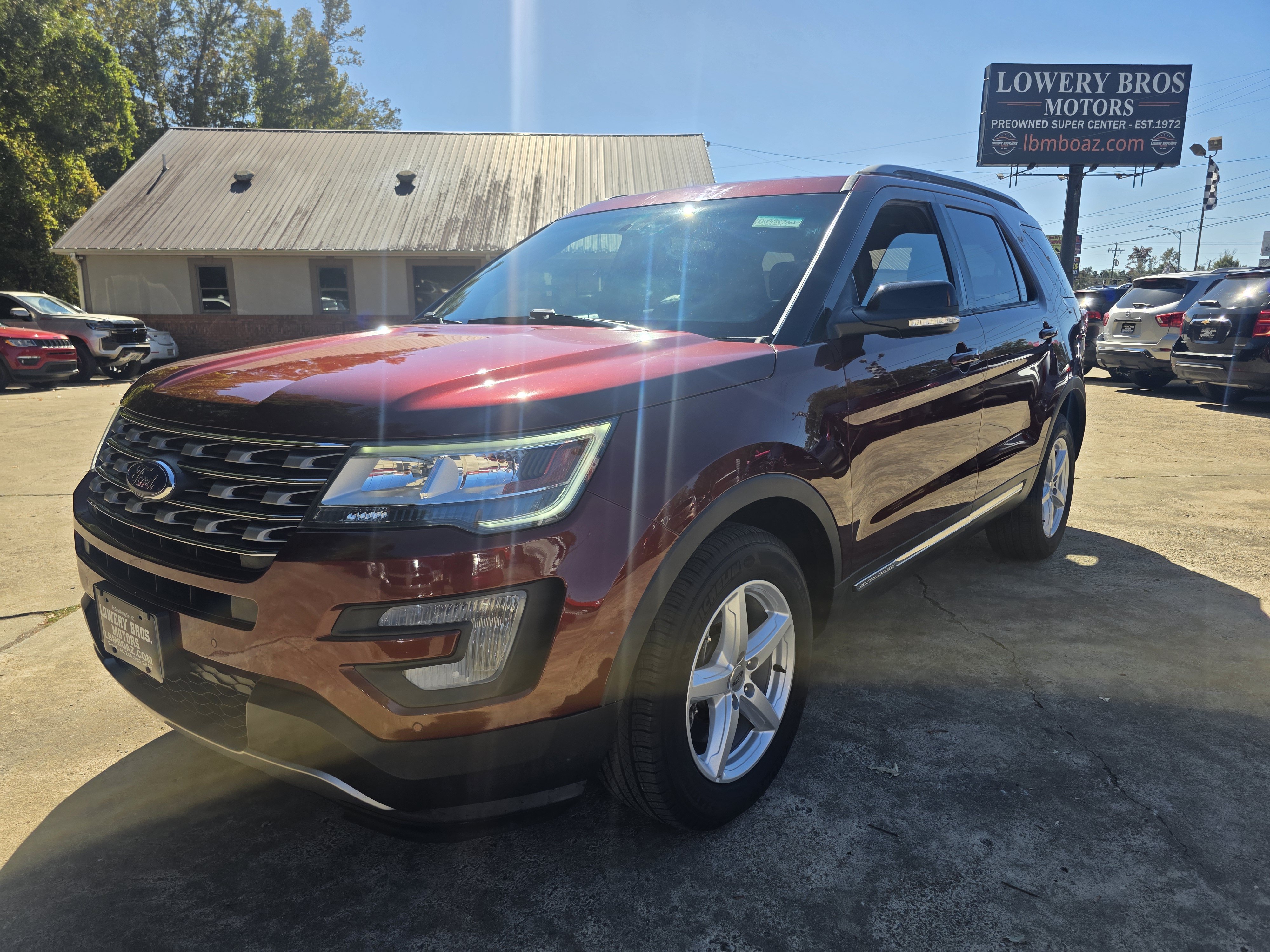Used 2016 Ford Explorer XLT w/ Equipment Group 202A AWD/4WD image 1