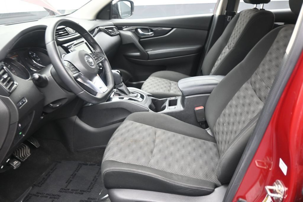 Used 2019 Nissan Rogue Sport SV w/ All-Weather Package FWD image 11
