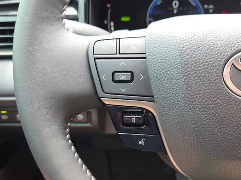 Used 2025 Toyota Camry SE w/ Convenience Package FWD image 26