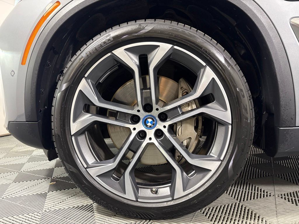 Certified 2024 BMW X5 xDrive50e w/ Premium Package AWD/4WD image 8