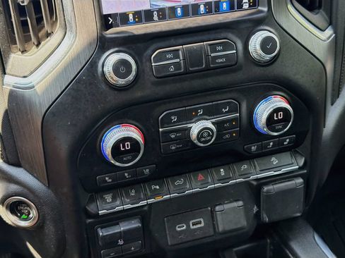 Used 2022 GMC Sierra 2500 Denali AWD/4WD image 17