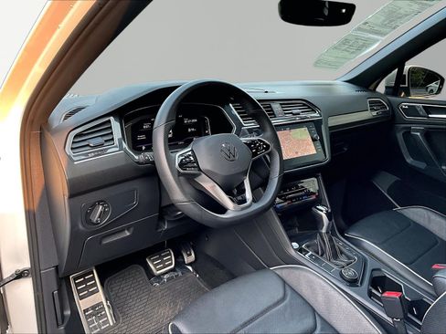 Used 2022 Volkswagen Tiguan SEL R-Line AWD/4WD image 17