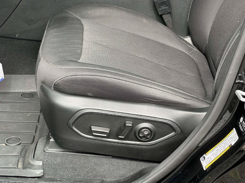 Used 2025 Jeep Grand Cherokee L Laredo AWD/4WD image 16