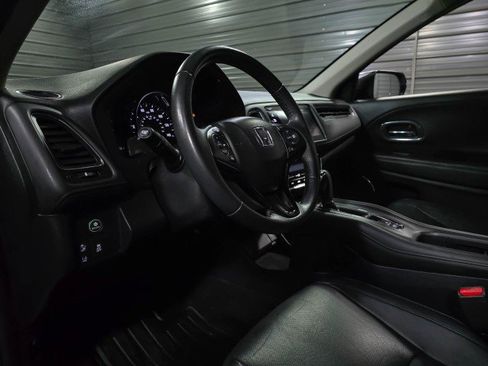 Used 2019 Honda HR-V Touring image 10