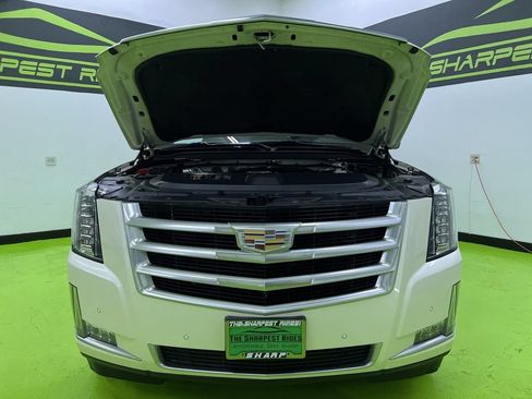 Used 2015 Cadillac Escalade ESV Luxury AWD/4WD image 4