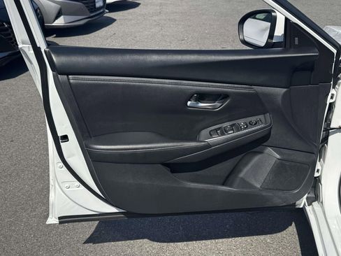 Used 2024 Nissan Sentra SV FWD image 15