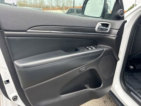 Used 2020 Jeep Grand Cherokee Limited w/ Luxury Group II image 19