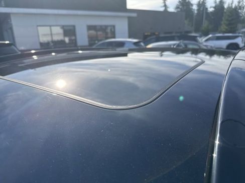 Used 2023 Kia Niro SX image 12