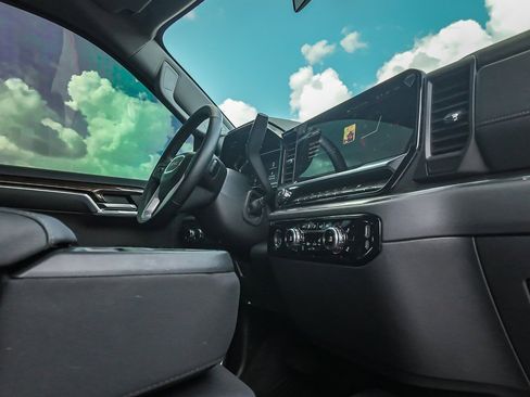 Used 2024 GMC Sierra 1500 Elevation image 29