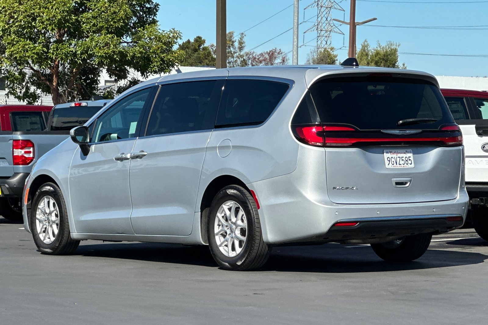 Certified 2023 Chrysler Pacifica Touring-L FWD image 7