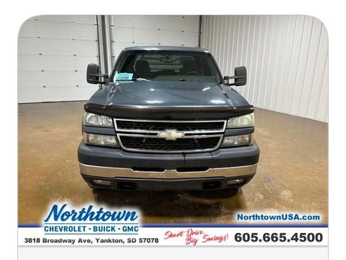 Used 2007 Chevrolet Silverado 2500 LT w/ Heavy-Duty Power Package image 9