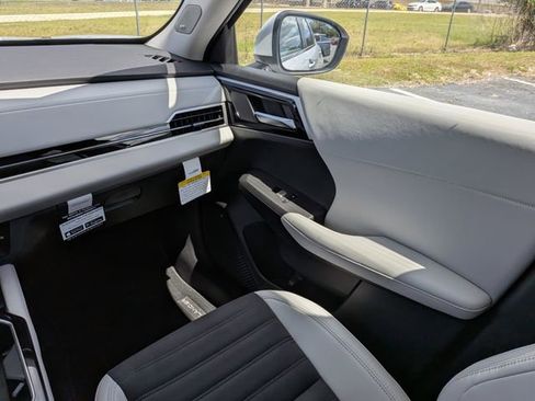 New 2026 Mitsubishi Outlander SE FWD image 15