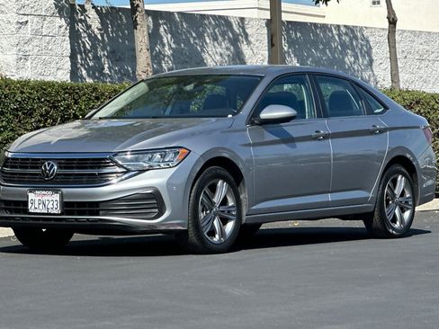 Used 2024 Volkswagen Jetta SE image 8