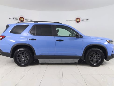 Used 2023 Honda Pilot TrailSport image 2
