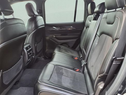 Used 2023 Jeep Grand Cherokee Altitude RWD image 13
