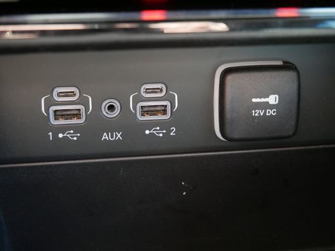 Used 2023 Jeep Grand Cherokee Limited w/ Black Appearance Package image 31