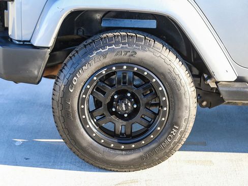 Used 2017 Jeep Wrangler Unlimited Sahara image 11