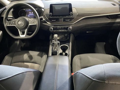 Used 2024 Nissan Altima 2.5 SV FWD image 5