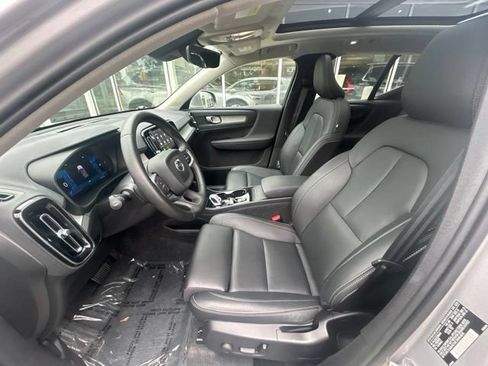Certified 2025 Volvo XC40 B5 Plus AWD/4WD image 19