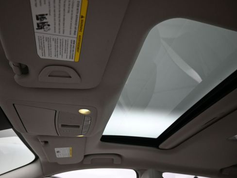 Used 2019 Nissan Rogue Sport SL w/ Premium Package image 17