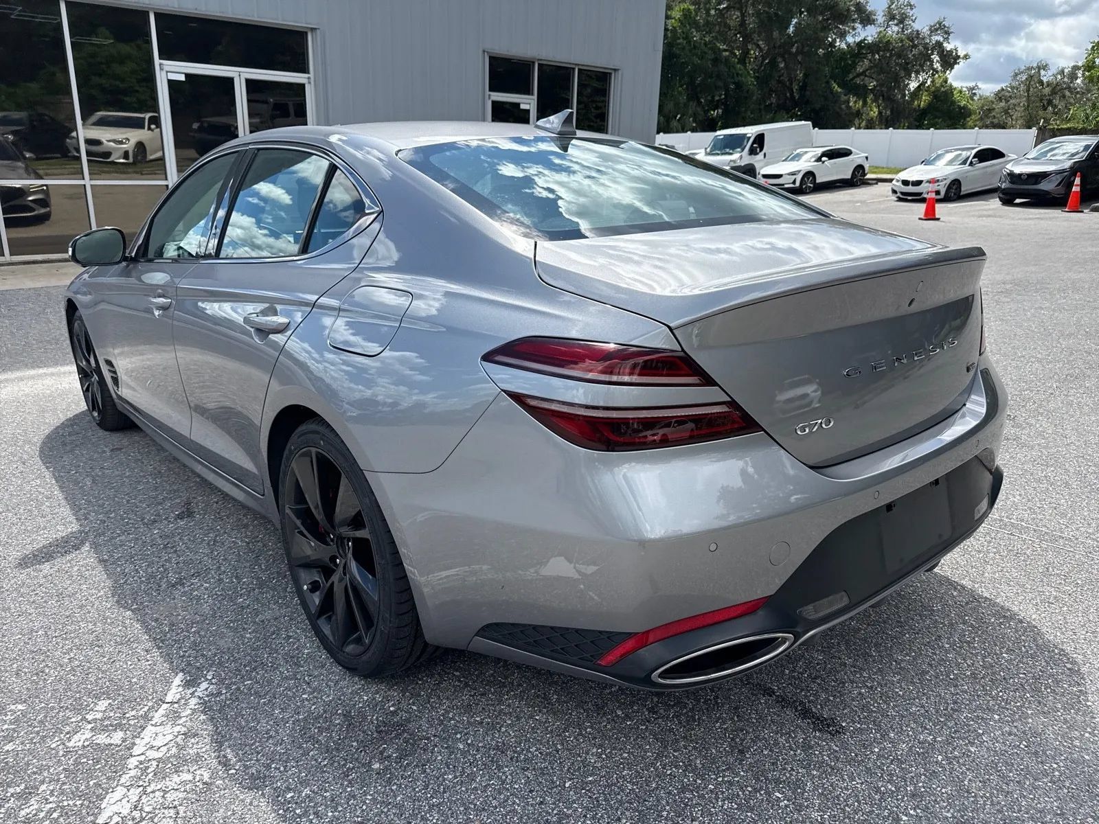 Used 2022 Genesis G70 3.3T RWD image 11