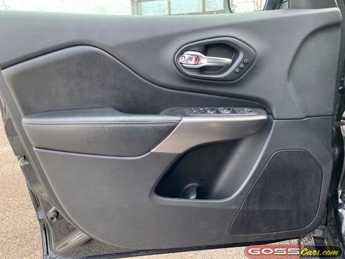 Used 2019 Jeep Cherokee Limited w/ Luxury Group image 24