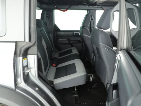 Used 2025 Ford Bronco Base image 17