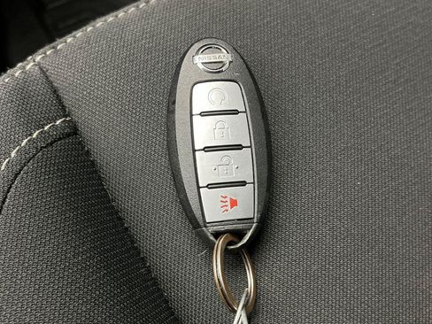 Used 2019 Nissan Titan SV AWD/4WD image 23