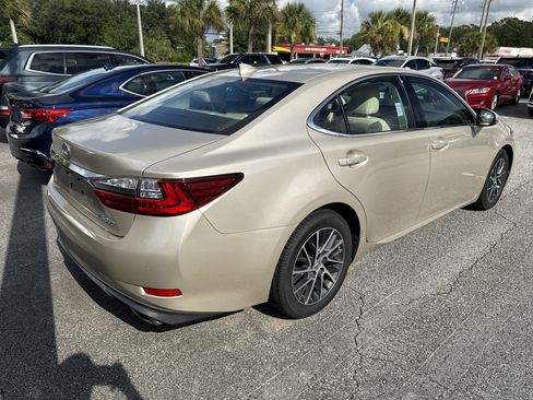 Used 2017 Lexus ES 350 w/ Luxury Package FWD image 4