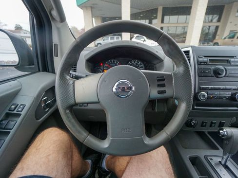 Used 2012 Nissan Frontier SV image 18