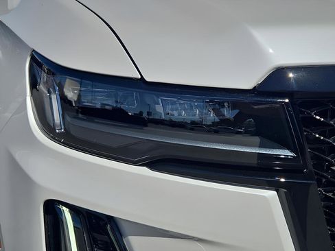 Used 2024 Cadillac Escalade V w/ LPO, ONYX Package image 8