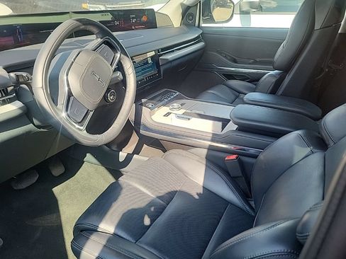 Used 2025 Lincoln Navigator Reserve AWD/4WD image 6