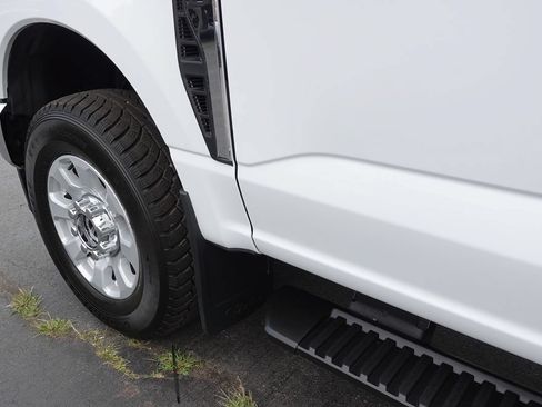 Used 2024 Ford F250 XLT w/ FX4 Off-Road Package AWD/4WD image 7