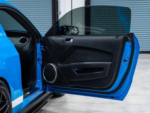 Used 2012 Ford Mustang Shelby GT500 w/ SVT Performance Pkg image 39