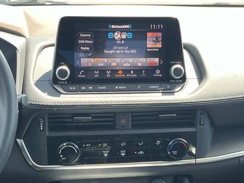 Used 2023 Nissan Rogue S AWD/4WD image 14