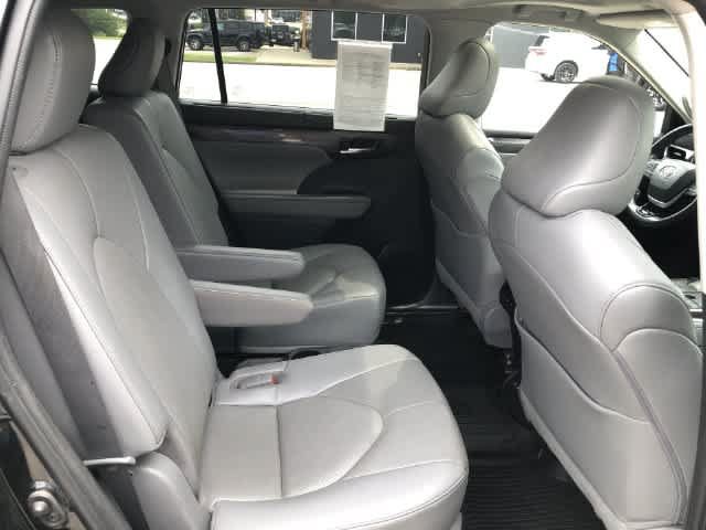 Used 2023 Toyota Highlander Limited AWD/4WD image 19