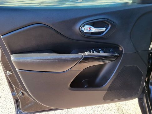 Used 2019 Jeep Cherokee Latitude Plus image 25