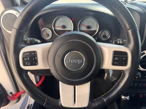 Used 2014 Jeep Wrangler Unlimited Sahara AWD/4WD image 15