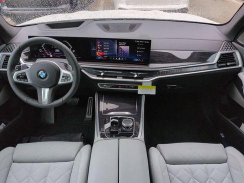 New 2026 BMW X5 xDrive40i w/ M Sport Package AWD/4WD image 15