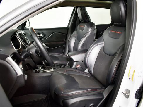 Used 2017 Jeep Cherokee Trailhawk w/ Comfort/Convenience Group image 23