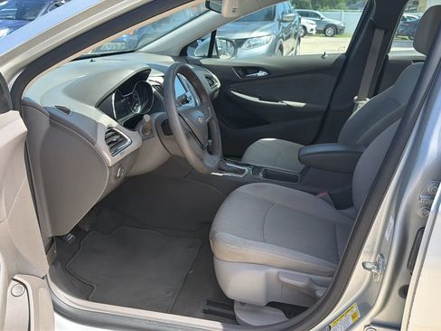 Used 2017 Chevrolet Cruze LT FWD image 14