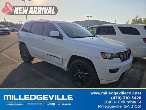 Used 2020 Jeep Grand Cherokee Altitude image 1