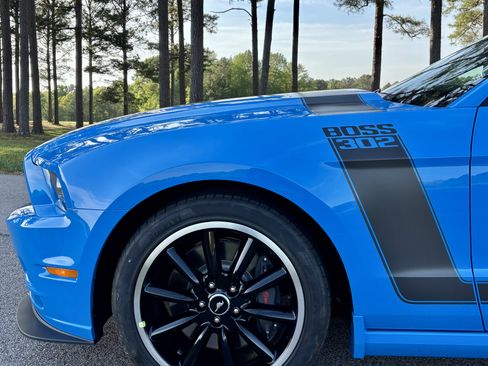 Used 2013 Ford Mustang Boss 302 w/ Boss 302 Accessory Pkg RWD image 12
