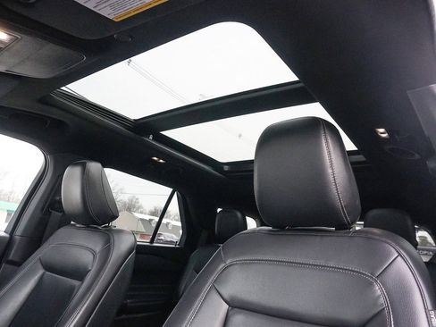 Used 2020 Ford Explorer XLT w/ Equipment Group 202A image 22