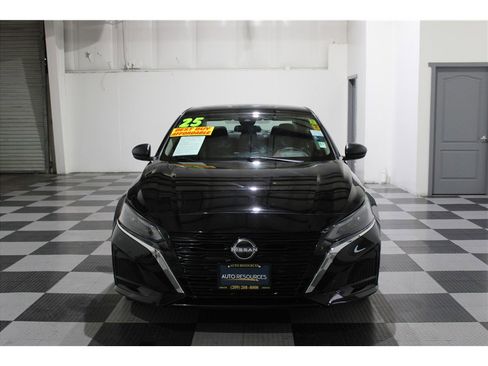 Used 2025 Nissan Altima 2.5 SV image 3