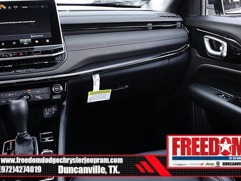 New 2026 Jeep Compass Latitude image 38