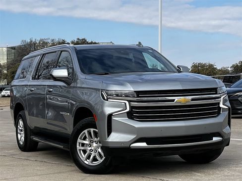 Used 2024 Chevrolet Suburban LT image 2