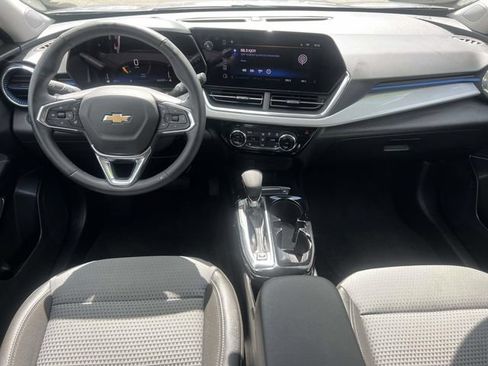 Used 2024 Chevrolet Trax LT w/ Driver Confidence Package FWD image 14
