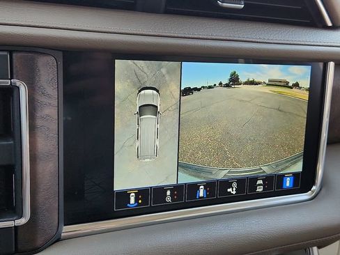 Used 2023 GMC Yukon XL Denali image 18